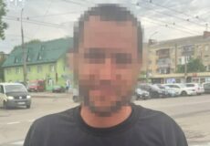 На Хмельниччині чоловік схиляв падчерку до інтиму та вчиняв дії сексуального характеру
