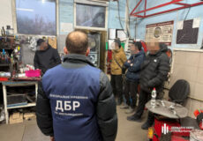 Військові в списках, але не в частині: що об’єднує схему на Хмельниччині та СТО на Київщині