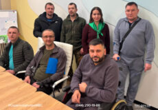 Без бар’єрів назад у життя: як на Хмельниччині ветеранів навчають знову сідати за кермо