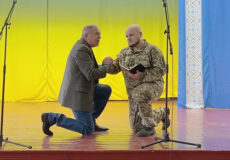 Орден, який має вчити триматися: історія з Ізяслава, що чіпляє за живе