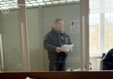 На Шепетівщині вітчим ґвалтував дівчинку без свідомості в присутності іншої дитини