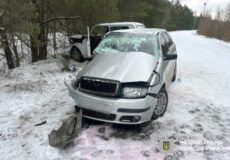 Зіткнення на зустрічній смузі на Шепетівщині: водійка в реанімації