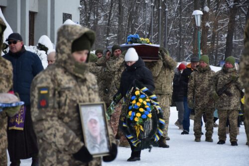 У Шепетівці прощалися зі старшим сержантом Вадимом Беляком
