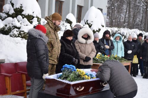 У Шепетівці прощалися зі старшим сержантом Вадимом Беляком