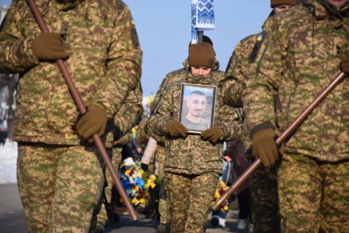 Людина зі сталі та світлої душі: Шепетівка попрощалася з 26-річним сержантом