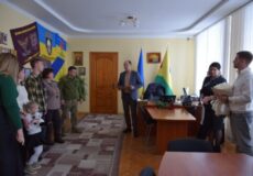 У Шепетівці привітали маму Героя України Олексія Меся та вручили посмертну відзнаку Президента
