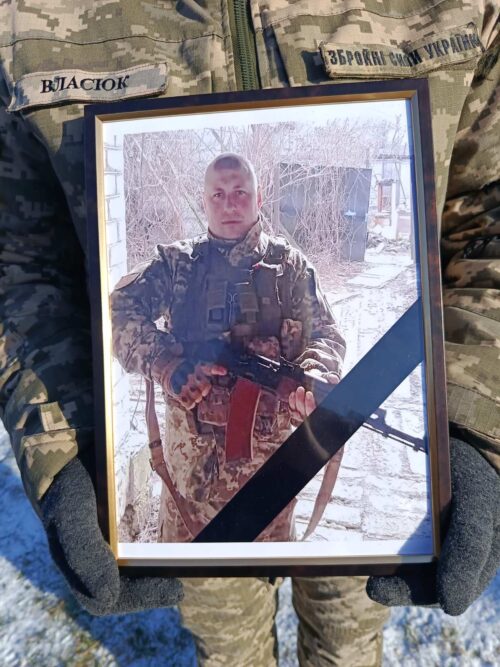 На Шепетівщину повернувся на вічний спочинок Захисник, якого вважали зниклим безвісти