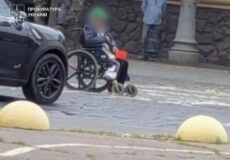 У сусідній із Хмельниччиною області чоловік змусив літню жінку жебракувати