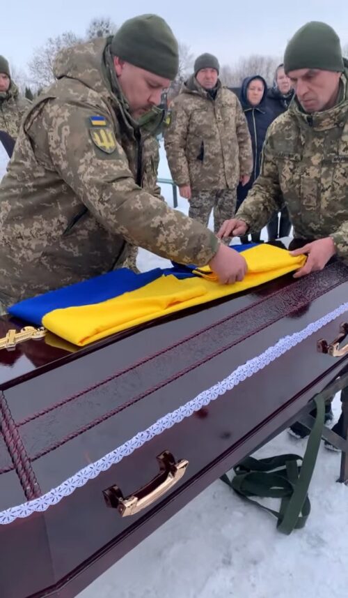 Шепетівська громада схилила голови в глибокій пошані та невимовному болю