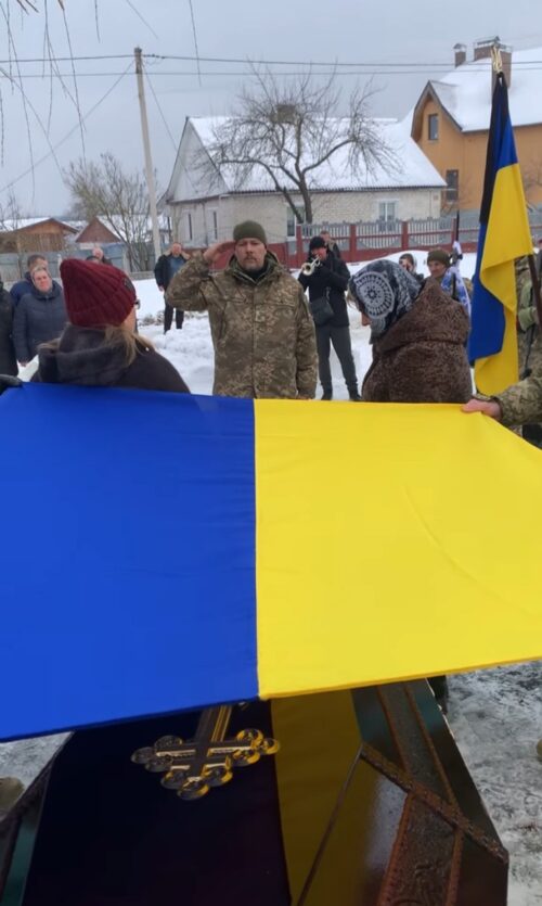 Шепетівська громада схилила голови в глибокій пошані та невимовному болю