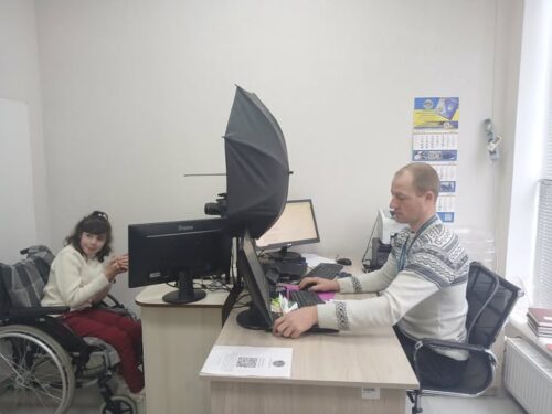 Перший «дорослий» документ швидко та без проблем: безбар’єрний сервіс на Хмельниччині