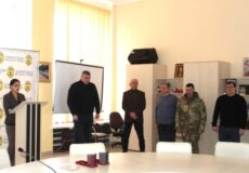 Славутська громада вшанувала загиблих Героїв ЗСУ та нагородила воїна, який пів року був у полоні
