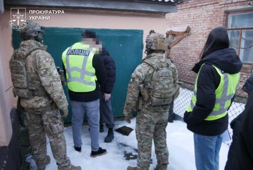 У Хмельницькому батько та двоє синів, один із яких неповнолітній, «крутили» незаконний бізнес: усі троє під вартою