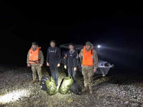 Об’їхали блокпости й пірнули в Дністер: прикодонники зірвали столичну «водну експедицію»