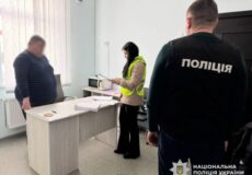 Мільйонери «на папері»: директор закладу освіти влаштував 13 людей, які ні дня не працювали