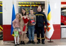 Рятувальнику з Шепетівщини вручили нагороду та сертифікат на житло