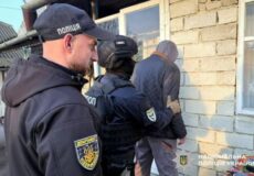 Познайомилися у Telegram: хмельницькі правоохоронці викрили чоловіка, підозрюваного у розбещенні дитини в інтернеті