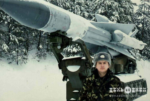 Загинув у перший день війни, прикриваючи небо: дружина полковника Кузьміна продовжує його справу та ініціювала петицію про присвоєння Героя України