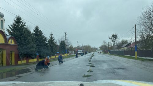 Дорога, встелена квітами і сльозами: на Шепетівщині прощалися із Захисником