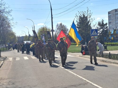 Обірване життя у 25: у Нетішинській громаді попрощалися із «Космонавтом»