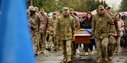 Шепетівка у жалобі: «на щиті» повернувся командир танка Олександр Ткачук