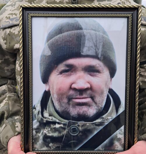 Понад рік надії і тиші: у Нетішині провели в останню путь Захисника «Топіка»