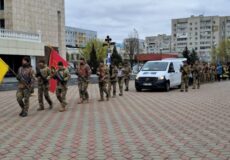 Понад рік надії і тиші: у Нетішині провели в останню путь Захисника «Топіка»