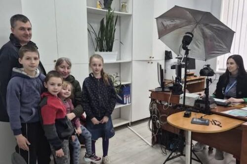 Паспортний «пакет» для родини: у Шепетівці оформили все за один день