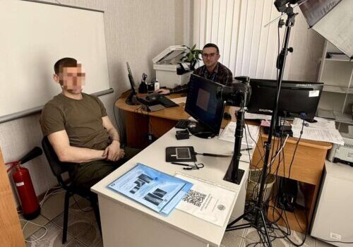 На Хмельниччині військовослужбовець обміняв «книжечку» на сучасний документ