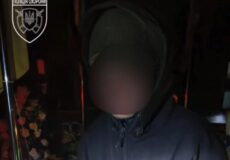 Чоловіка затримали з повним пакетом «здобичі» на кладовищі