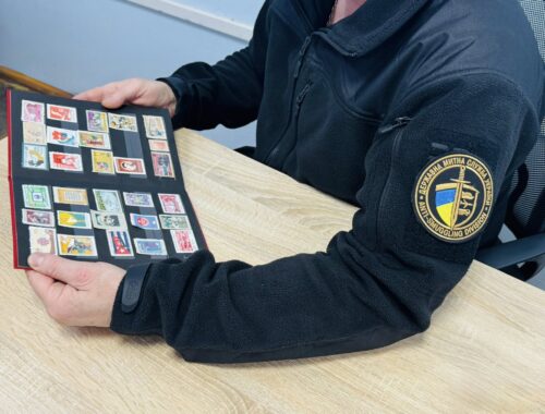 Марки не пройшли кордон: митники викрили спробу незаконного переміщення філателістичної колекції