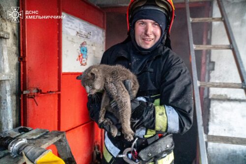 На Хмельниччині рятувальники ліквідували пожежу у виробничому цеху