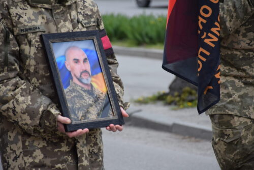 Через два роки після останнього бою: у Шепетівці прощалися із Олександром Кузнєцовим