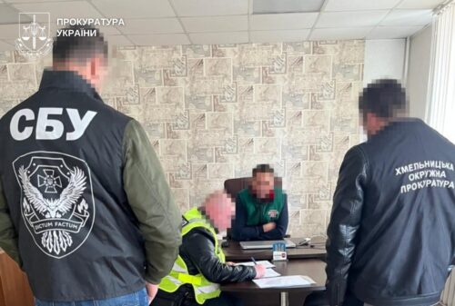 Будинок для багатодітної родини ВПО купили із переплатою у 2,6 млн грн: на Хмельниччині підозру отримали ще п’ятеро осіб