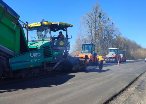 Погода не стала на заваді: де на Шепетівщині ремонтували дорогу