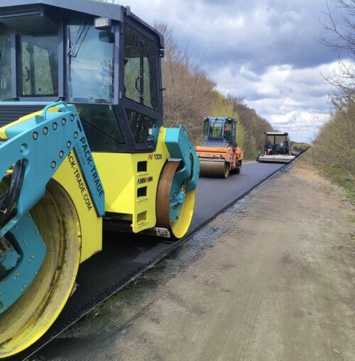 Дороги Шепетівщини оновлюють «великими картами»: водіям варто бути уважними