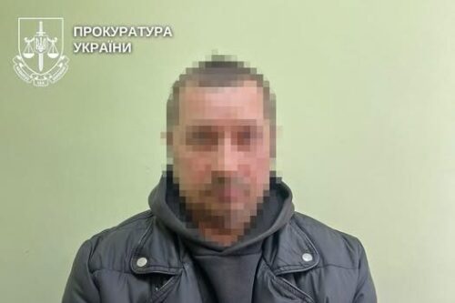Чоловік розбещував доньку та її однокласницю