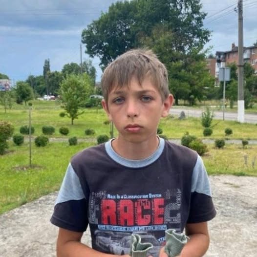 Пішов гуляти і не повернувся додому: у Славуті розшукують підлітка