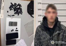 На Хмельниччині школяр розкладав «закладки» по місту: його взяли «на гарячому»