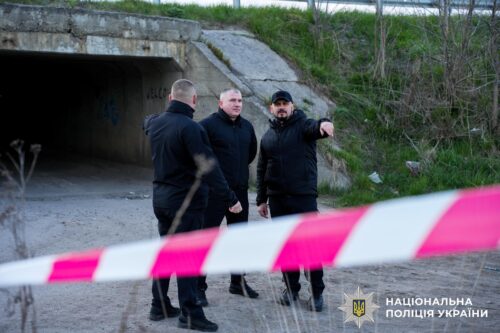 Відкрив вогонь по групі оповіщення військових та правоохоронцю: у сусідній із Хмельниччиною області розшукують чоловіка