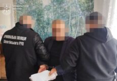 Погрози дітям і вимагання 200 тисяч: на Шепетівщині чоловік змушував знайому продати землю