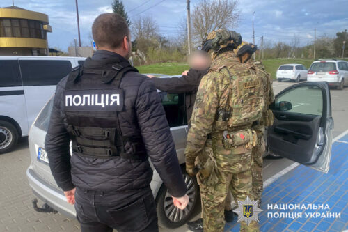 Обіцяв зняти з розшуку або оформити бронь: на Шепетівщині викрили схему для ухилянтів