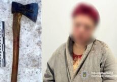 Побила сокирою й пішла спати: у Хмельницькому жінку засудили за смерть співмешканця