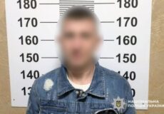 Продавав незаконне «з рук в руки»: на Хмельниччині затримали чоловіка
