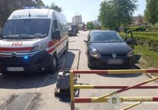 У Нетішині водій наїхав на жінку, яка ремонтувала дорогу