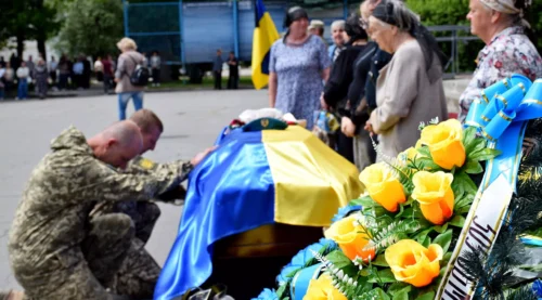 Два роки надії та скорботи: у Шепетівці попрощалися із морським піхотинцем