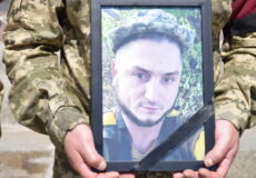 «Я вмію… Я знаю… То хто, як не я?»: Шепетівська громада провела в останню дорогу оператора БпЛА Олега Лізанця
