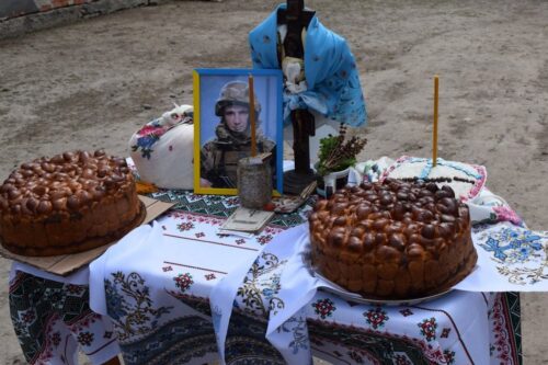 Повернувся з-за кордону, щоб захищати Україну: на Шепетівщині попрощалися з полеглим Героєм