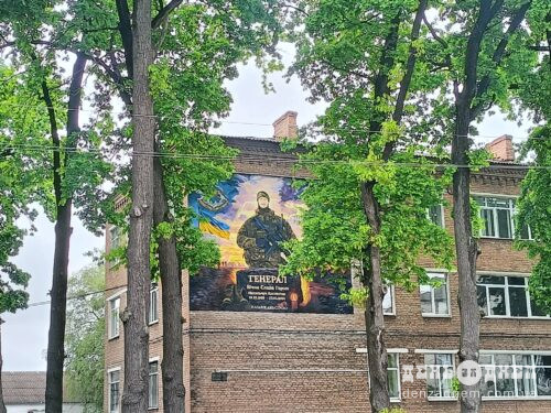 У Шепетівці відкрили меморіальну дошку та мурал «Генералу»