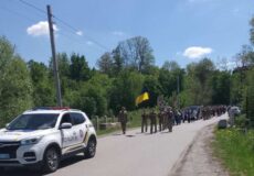 Живий коридор шани і сльози односельців: Судилківська громада прощалася з полеглим Героєм